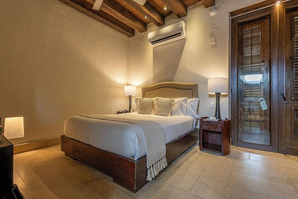 Ananda Hotel Boutique