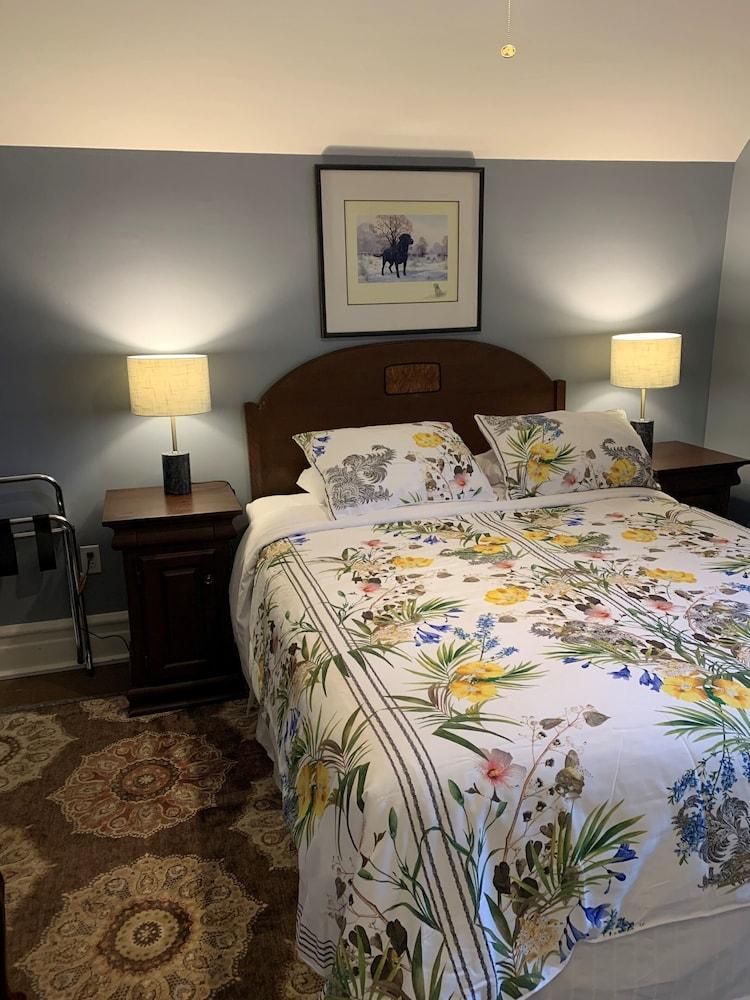 Green Oaks Bed and Breakfast