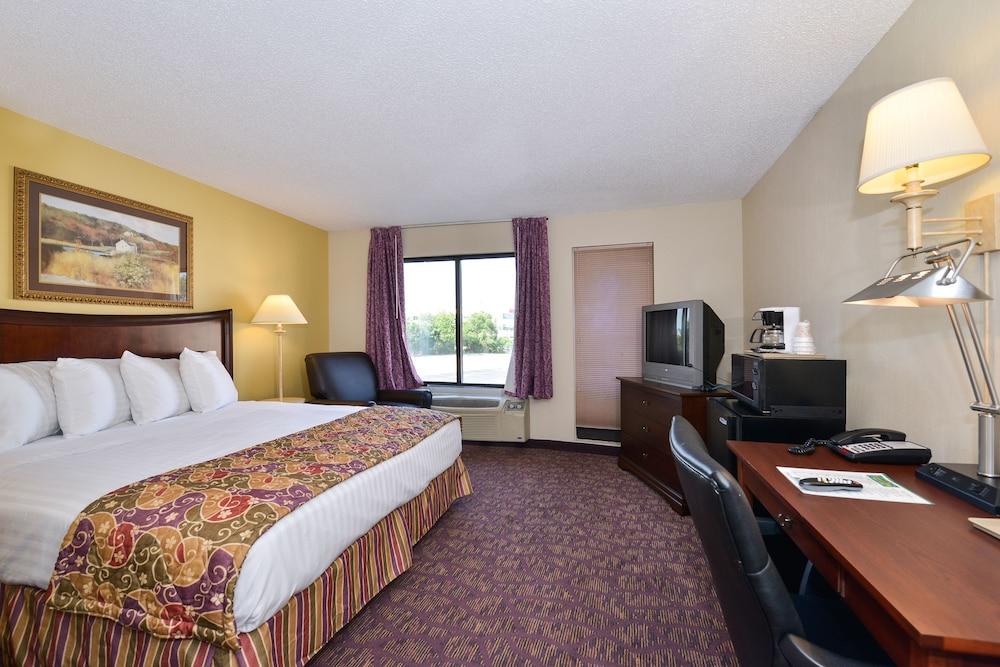 Lamplighter Inn & Suites - South