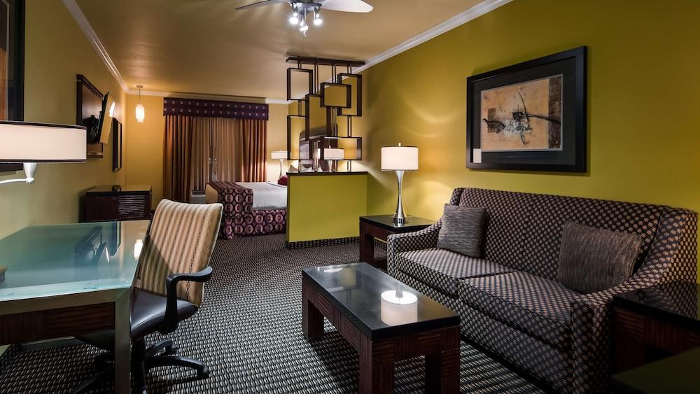 Best Western Plus Christopher Inn & Suites