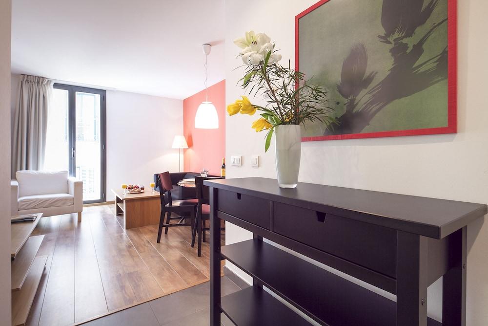 Inside Barcelona Apartments Sants