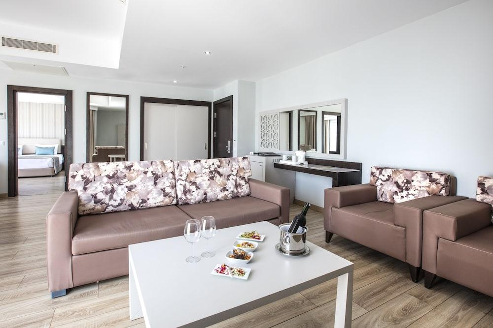 Aria Claros Beach & Spa Resort – All Inclusive