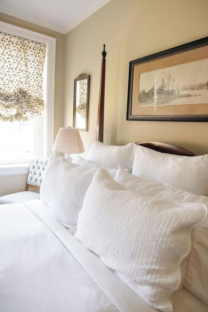 Ironclad Inn & Bourbon Room