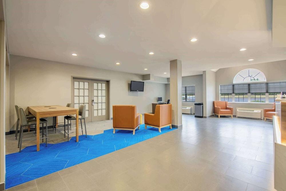 Microtel Inn & Suites by Wyndham Anderson/Clemson