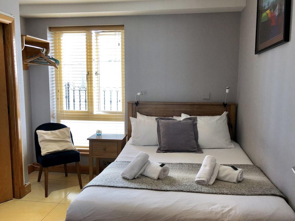 Eyre Square Townhouse