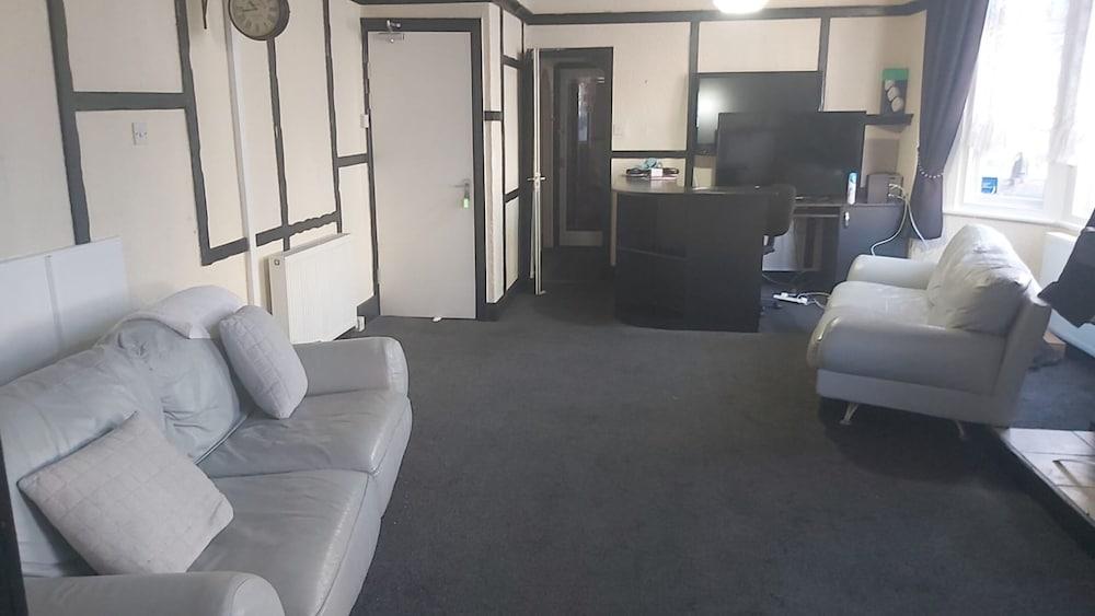 OYO Tudor Lodge - Redcar Beach