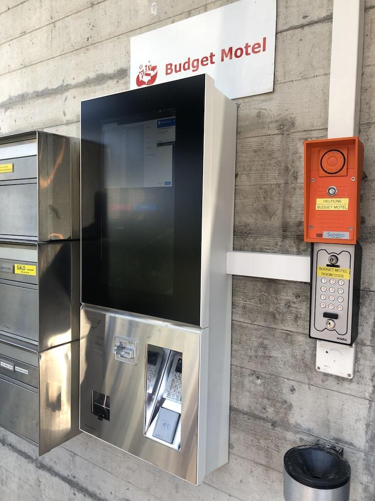 Budget Motel Self Check-in
