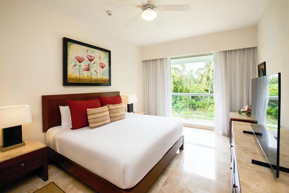 Ocean Breeze Acapulco