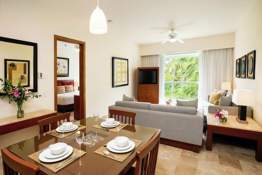 Ocean Breeze Acapulco