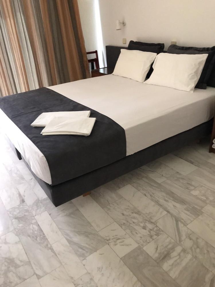 Vlycha Beach Studios & Apartments