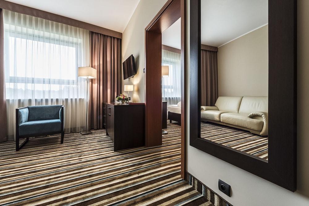 Hotel Victor Pruszków DeSilva