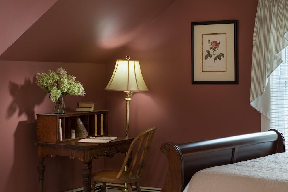 Inn at Pleasant Lake