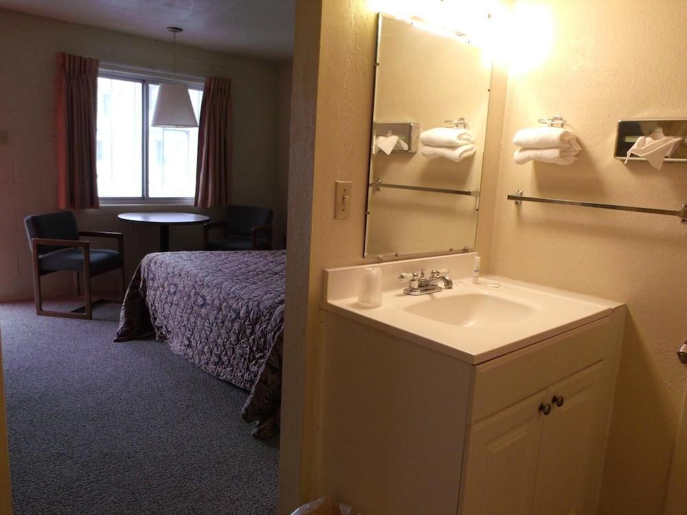 Narrow Gauge Railroad Inn