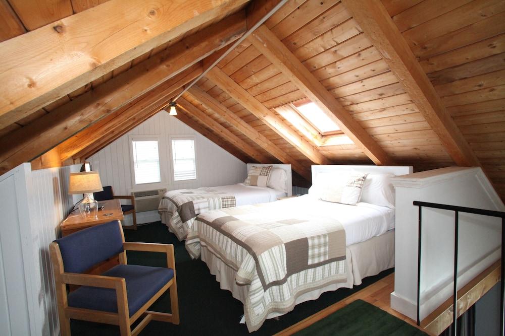 Glen Cove Inn & Suites