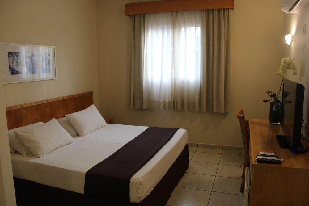 Harbor Self Graciosa Hotel