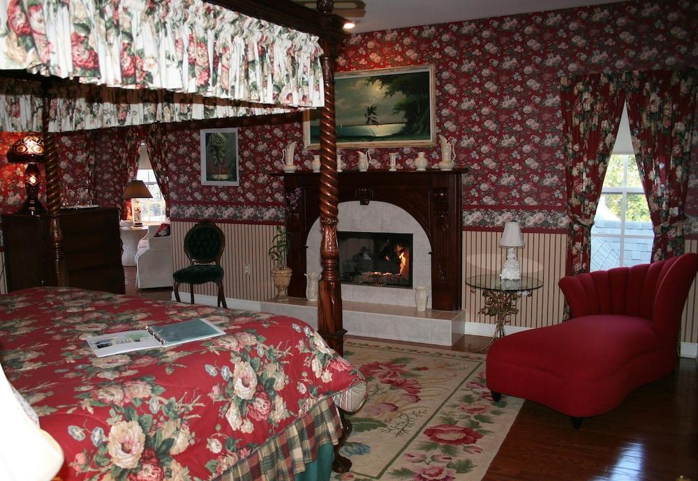 Heron Cay Lakeview Bed & Breakfast Inn