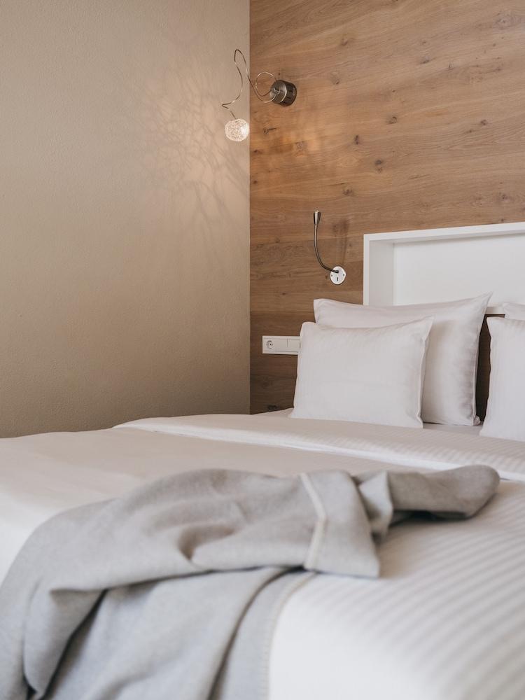 The Crystal VAYA Unique