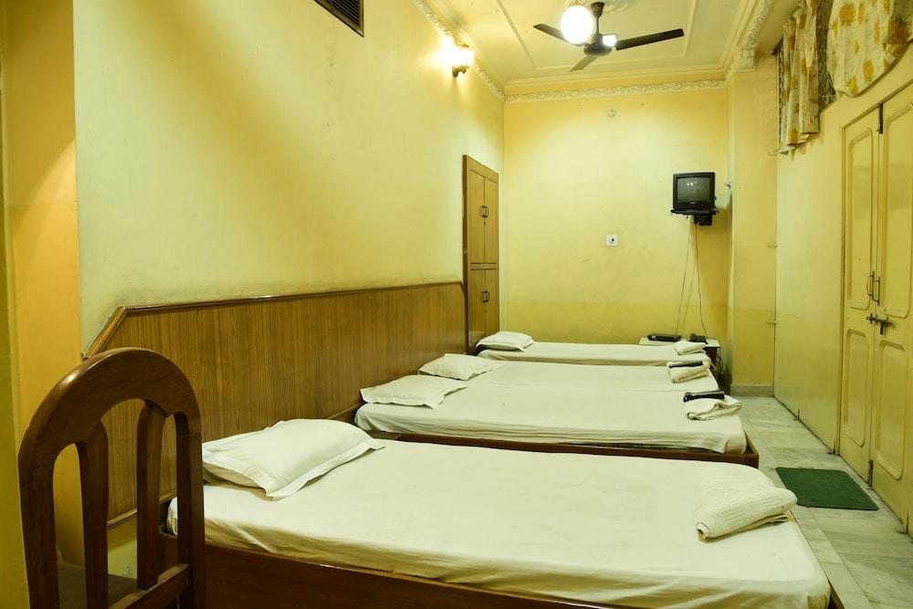 Hotel Bani Park Palace