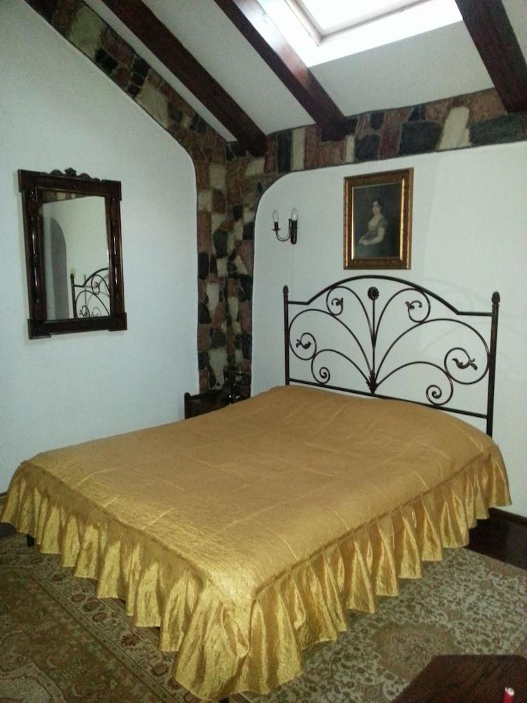 Hunter Prince Castle Hotel