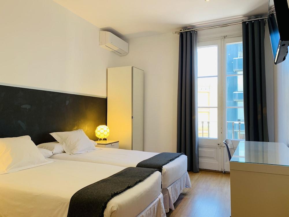 Super Balmes Guest House