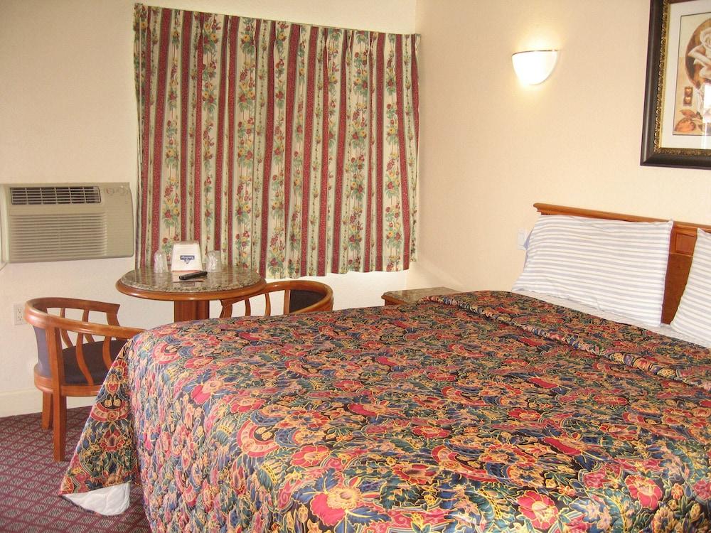 Walls Motel Long Beach