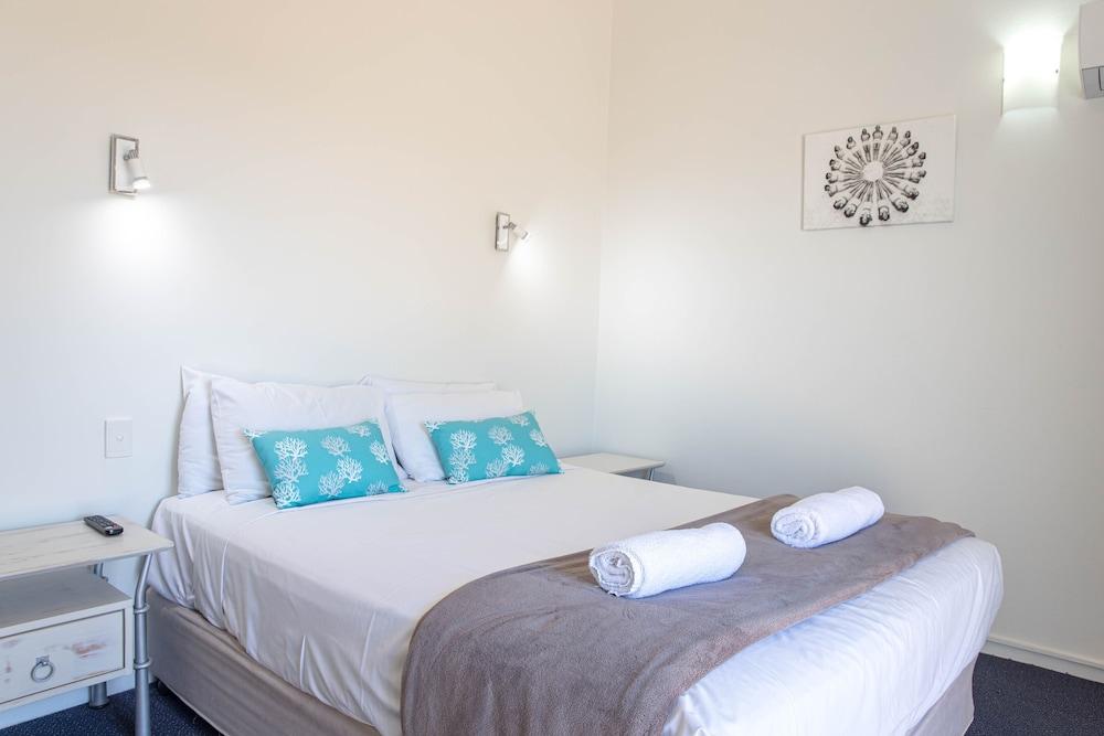 Glen Eden Beach Resort