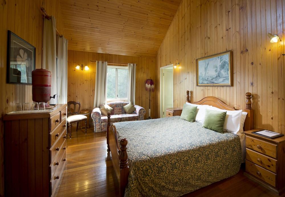 Glass House Mountains Ecolodge