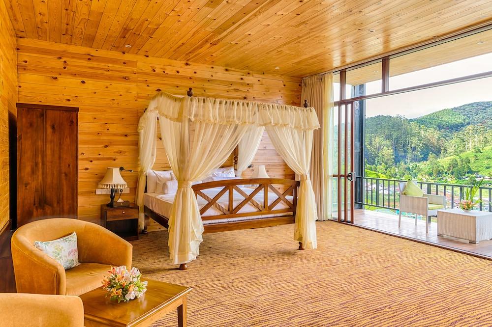 The Golden Ridge Hotel