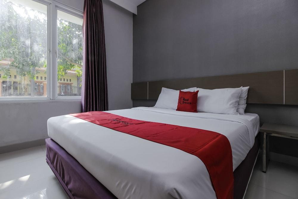 RedDoorz near Goa Sunyaragi