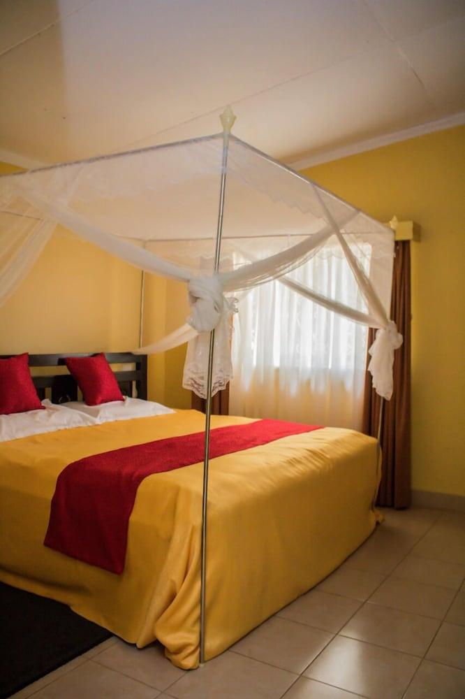 Kifaru House - Karen