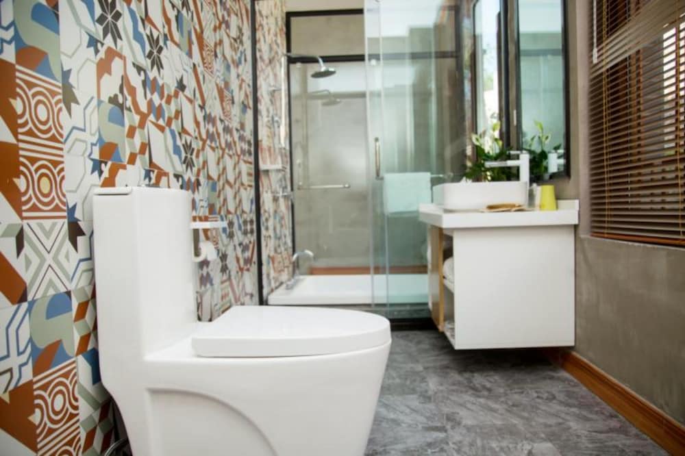 Yiyun Chunshe Meisu Hebi