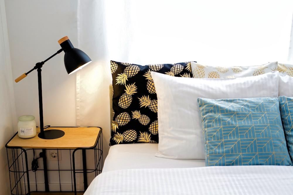 Industrial Lisbon Apartment - Adults Only