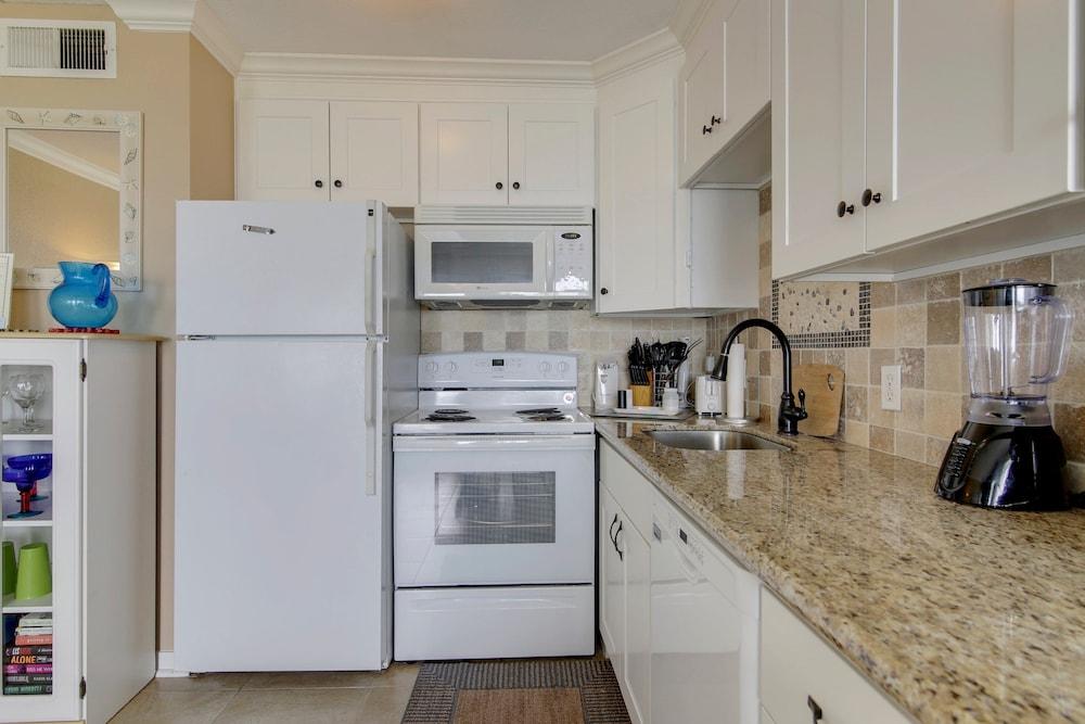 Seascape 2318 1 Bedroom Apts by RedAwning