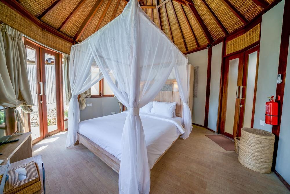 Blue Lagoon Avia Villas