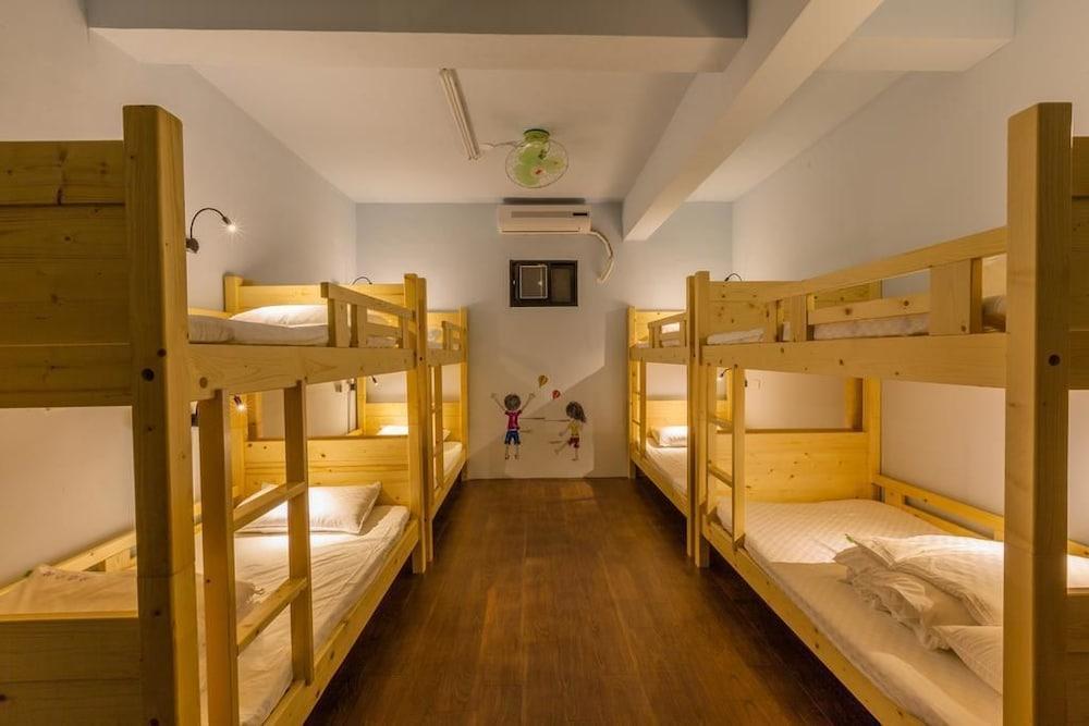 GoldenHouse Hostel
