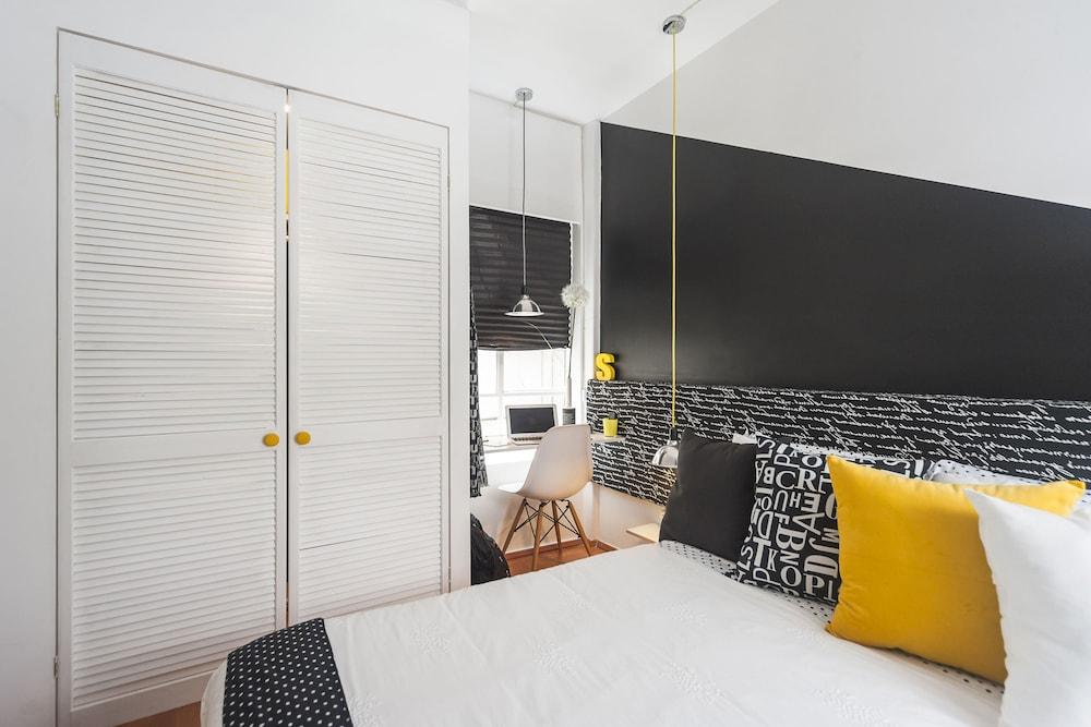 Black & White Apartment