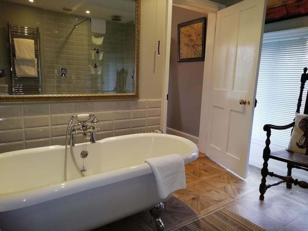 Carrick's At Castle Farm