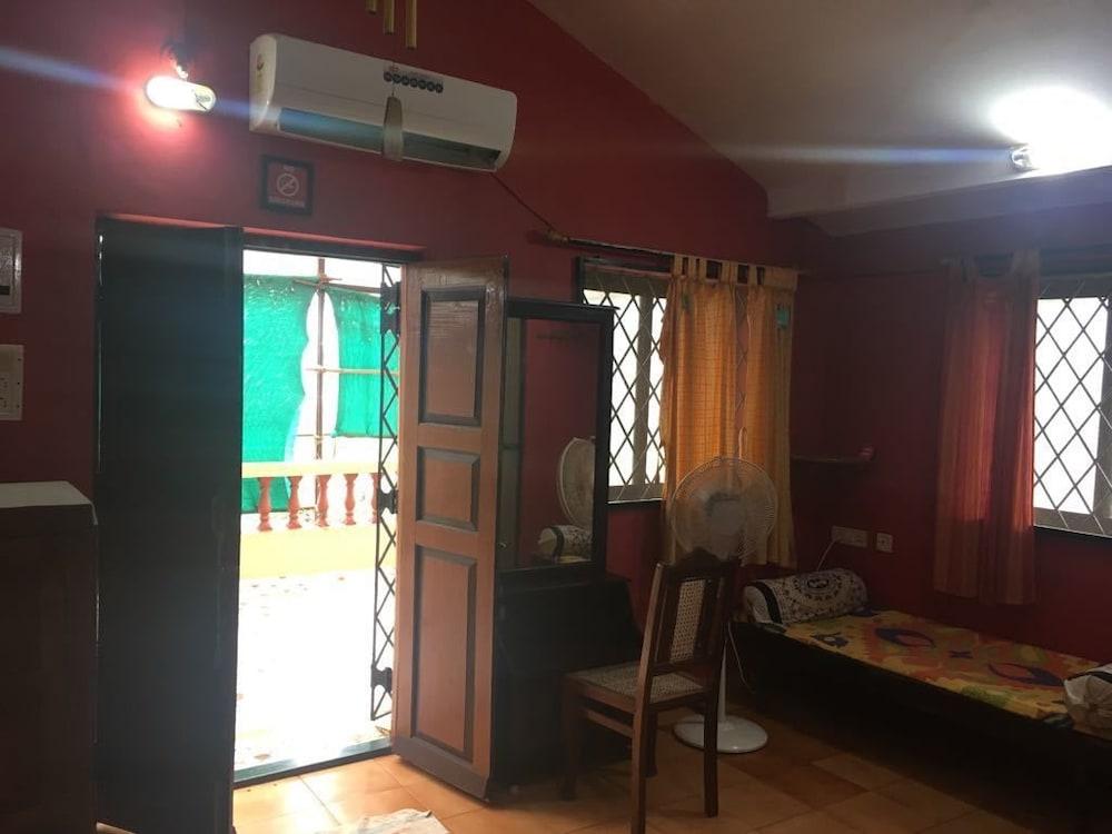 Ocean Waves Anjuna Villa