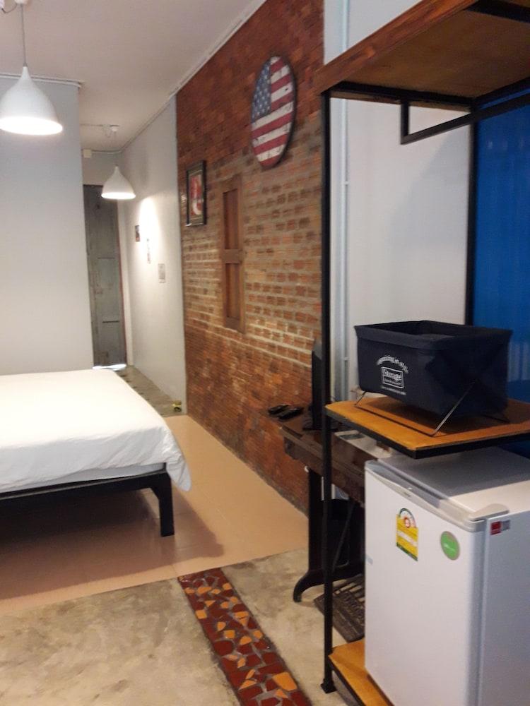 Baan Hotelier Resort