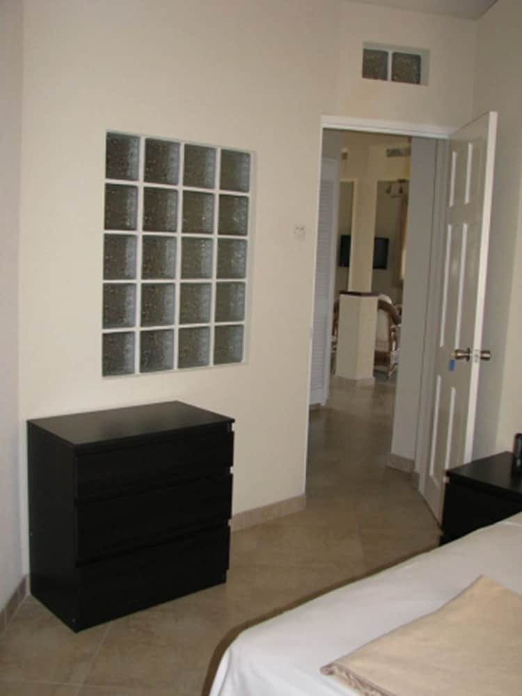 Maya's Bajan Villas - Unit B