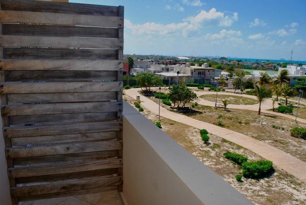 Isla 33 - Studio 2313