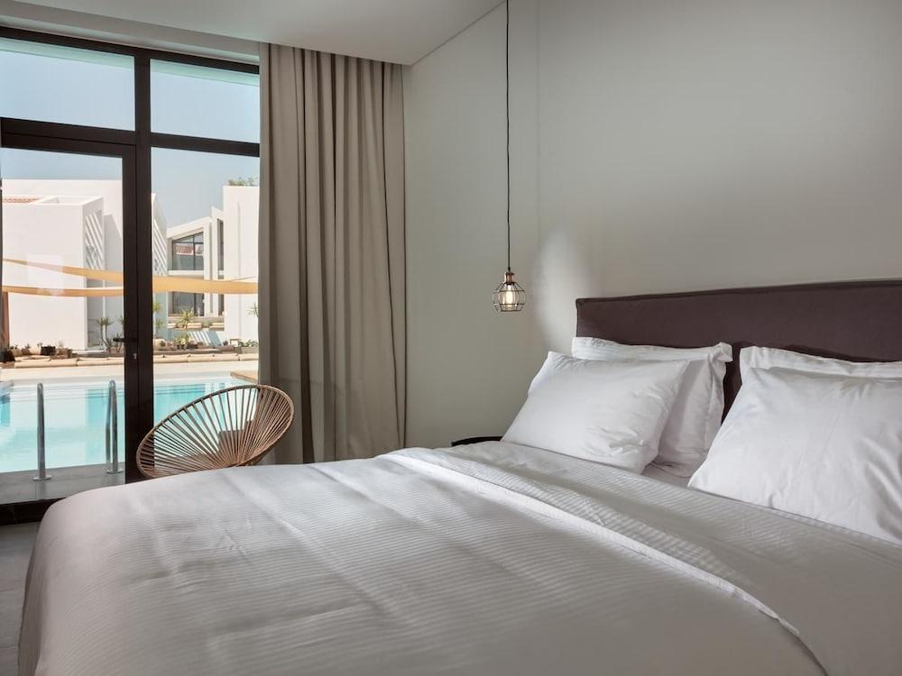 Cavo Vezal - Adults Only