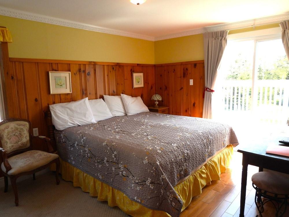 Cavendish Breeze Inn