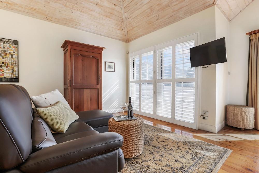 Brokenback Views Country Estate