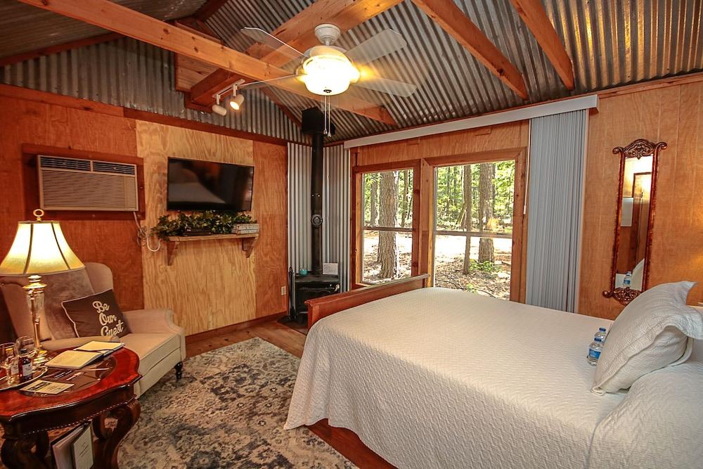 Cora's Cabins