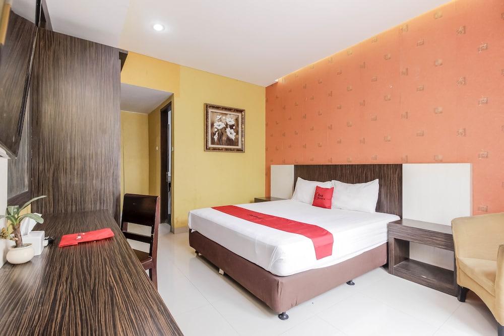 RedDoorz Near Pasar Pagi Cirebon