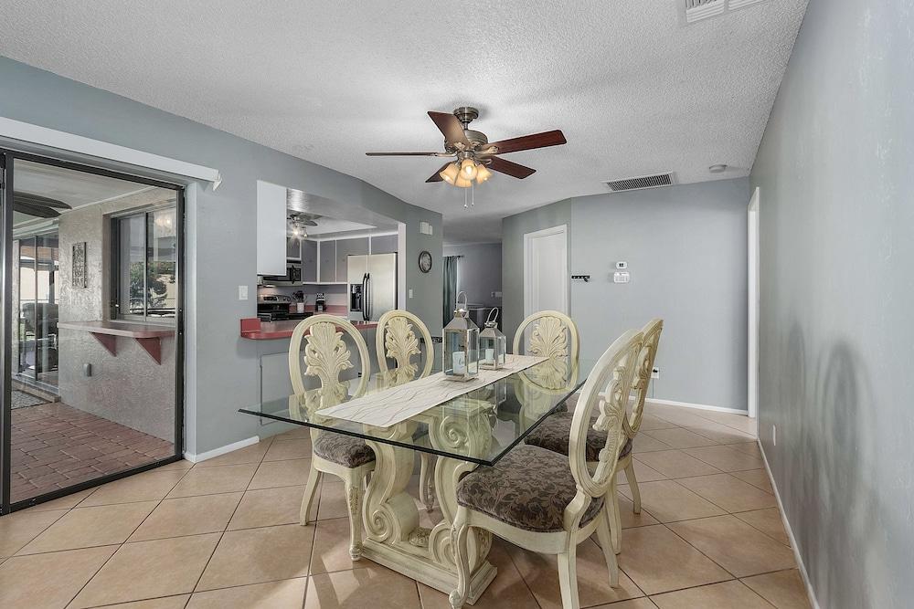 Villa Florida Flair - a Quiet Family Paradise in the Heart of Cape Coral