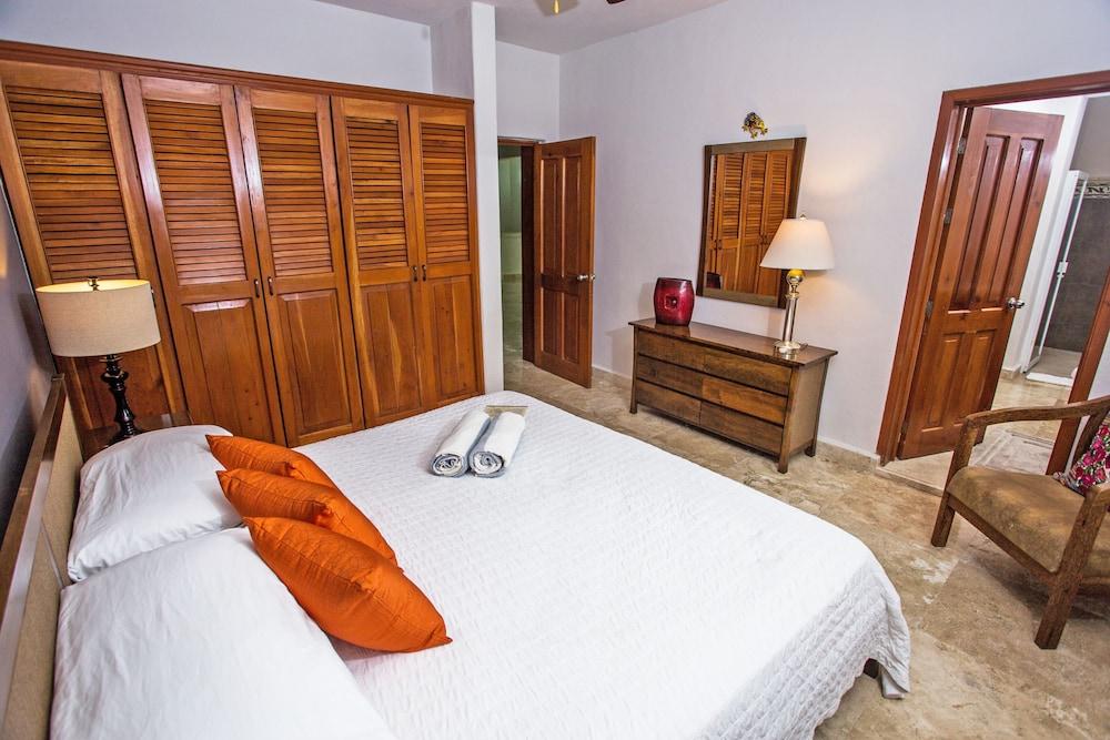 Villa Izcalli by PRP