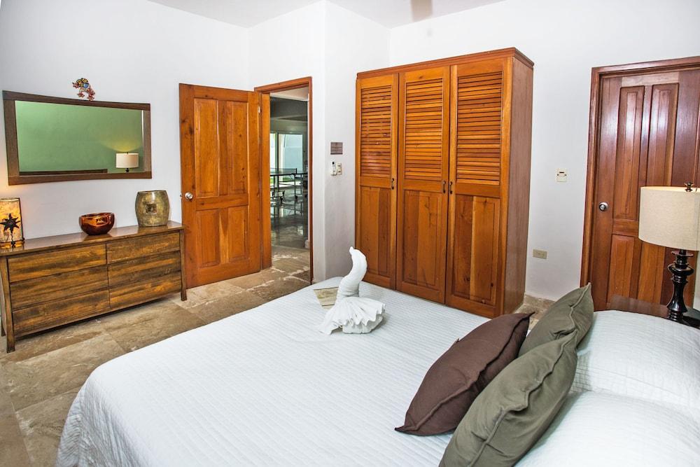 Villa Izcalli by PRP