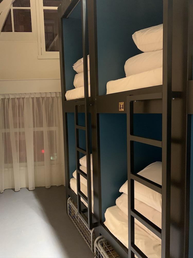 Durty Nelly's - Hostel